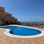 Salt And Sea Apartment, Sea View, Free Wi Fi דירה