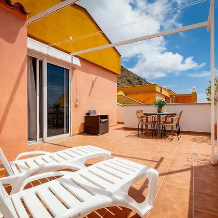 Salt And Sea Apartment, Sea View, Free Wi Fi דירה *