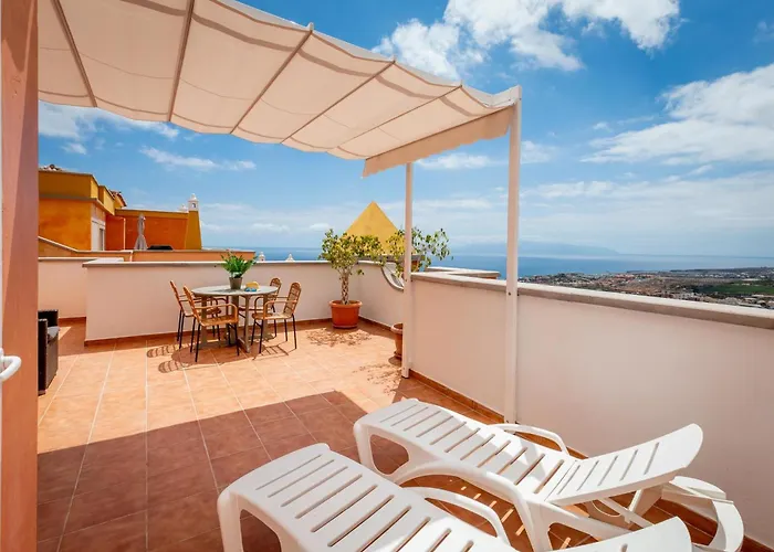 Апартаменти Salt And Sea Apartment, Sea View, Free Wi Fi