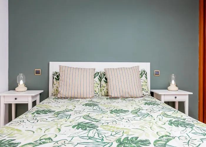 Апартаменти Salt And Sea Apartment, Sea View, Free Wi Fi